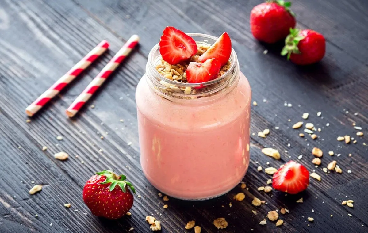 Strawberry and Wheat Germ Powder Smoothie